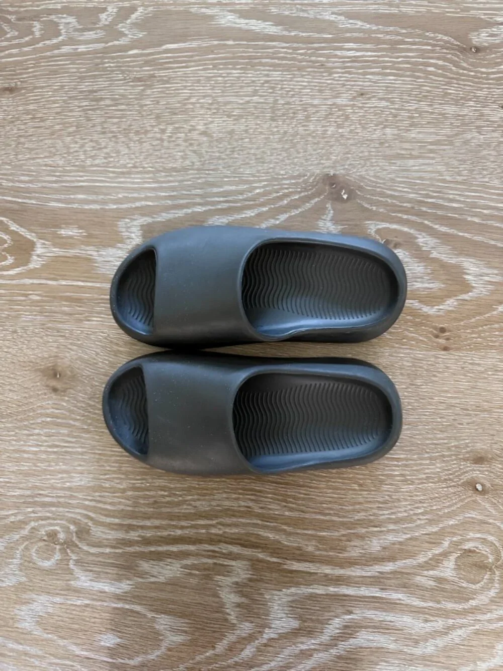 Boys Unbranded Black Cloud slides sandals size 1-2